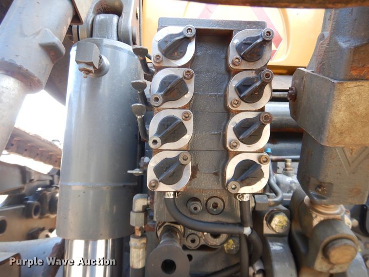 image for item DI3711 2003 Challenger MT765  tractor