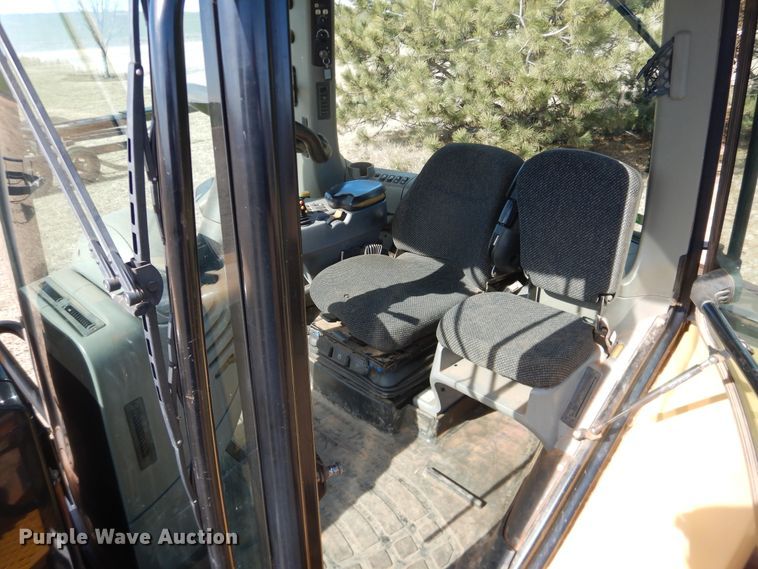 image for item DI3711 2003 Challenger MT765  tractor