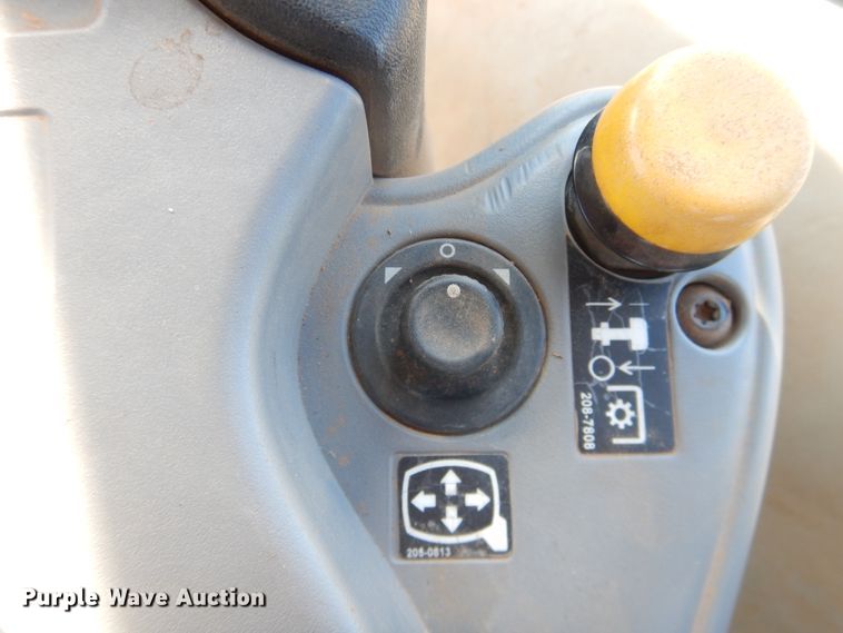 image for item DI3711 2003 Challenger MT765  tractor