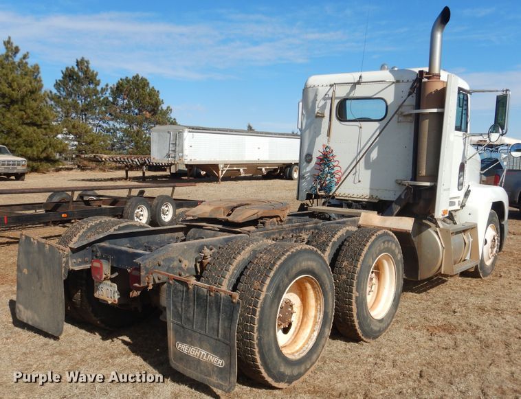 image for item DI3714 1994 Freightliner FLD  semi truck