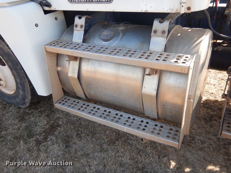 image for item DI3714 1994 Freightliner FLD  semi truck