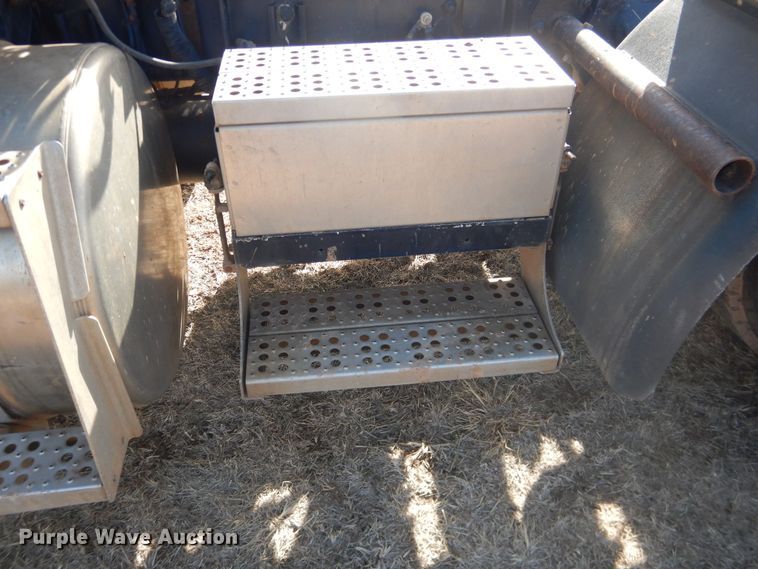 image for item DI3714 1994 Freightliner FLD  semi truck