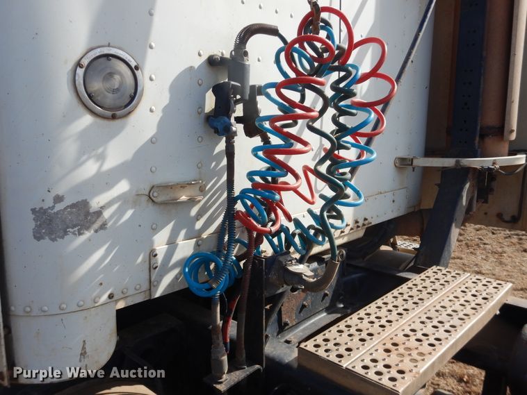 image for item DI3714 1994 Freightliner FLD  semi truck