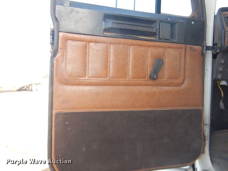 image for item DI3714 1994 Freightliner FLD  semi truck