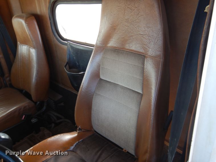 image for item DI3714 1994 Freightliner FLD  semi truck