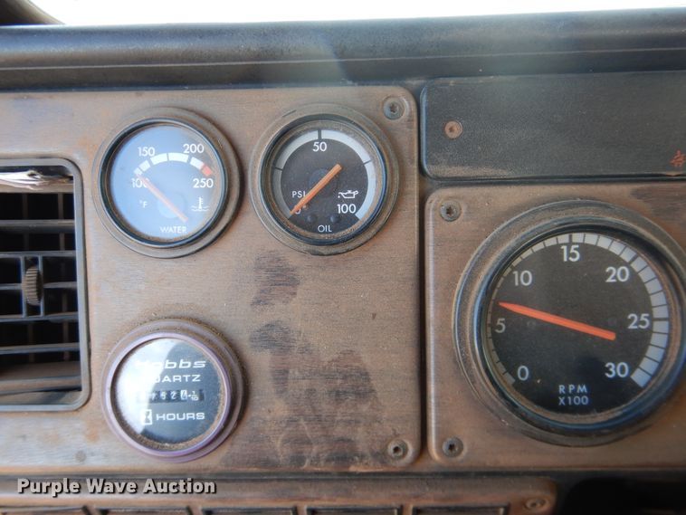 image for item DI3714 1994 Freightliner FLD  semi truck