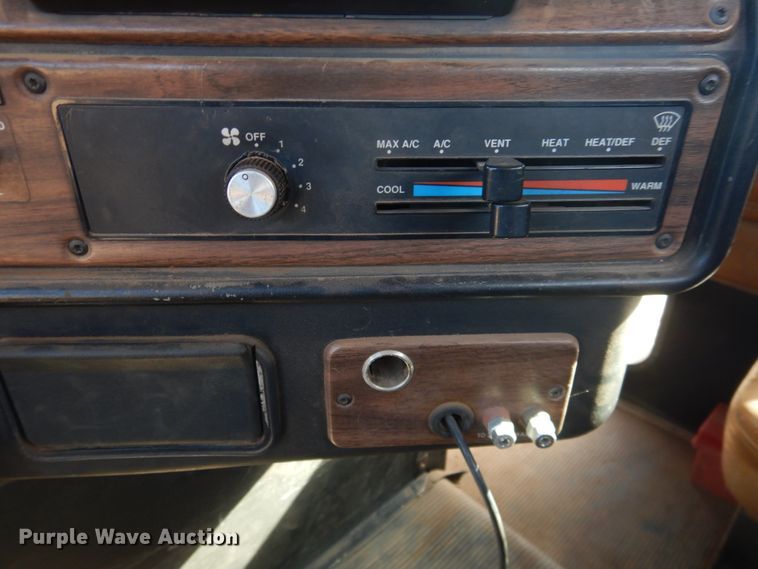 image for item DI3714 1994 Freightliner FLD  semi truck