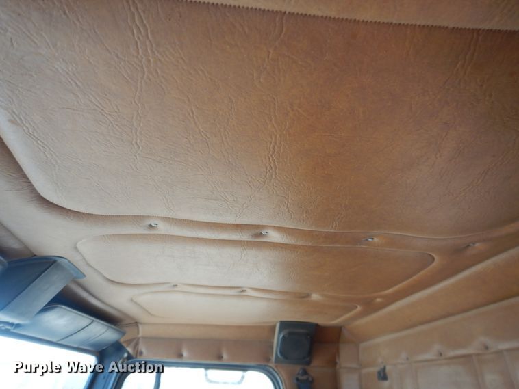 image for item DI3714 1994 Freightliner FLD  semi truck