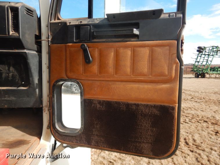 image for item DI3714 1994 Freightliner FLD  semi truck