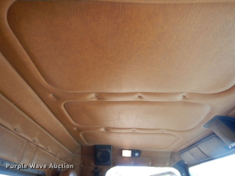 image for item DI3714 1994 Freightliner FLD  semi truck