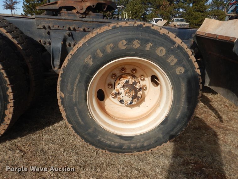 image for item DI3714 1994 Freightliner FLD  semi truck