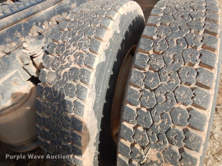 image for item DI3714 1994 Freightliner FLD  semi truck