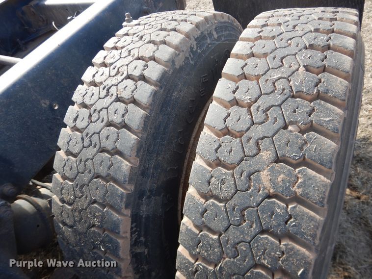 image for item DI3714 1994 Freightliner FLD  semi truck