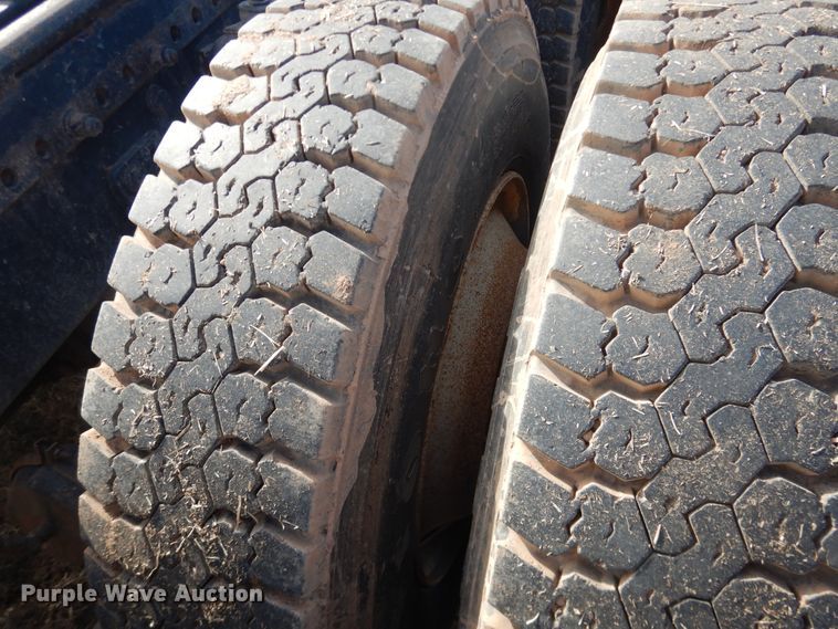 image for item DI3714 1994 Freightliner FLD  semi truck