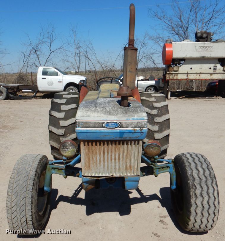 image for item DJ0388 1989 Ford 3910  tractor