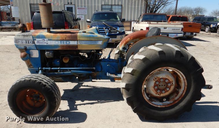 image for item DJ0388 1989 Ford 3910  tractor