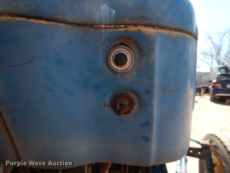 image for item DJ0388 1989 Ford 3910  tractor