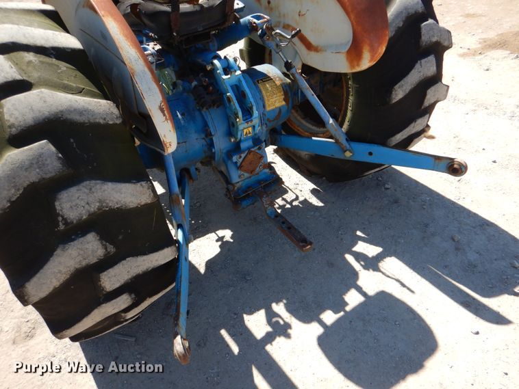 image for item DJ0388 1989 Ford 3910  tractor