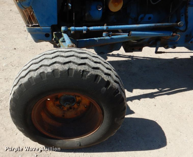 image for item DJ0388 1989 Ford 3910  tractor