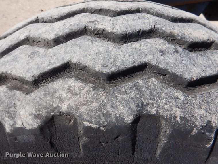 image for item DJ0388 1989 Ford 3910  tractor