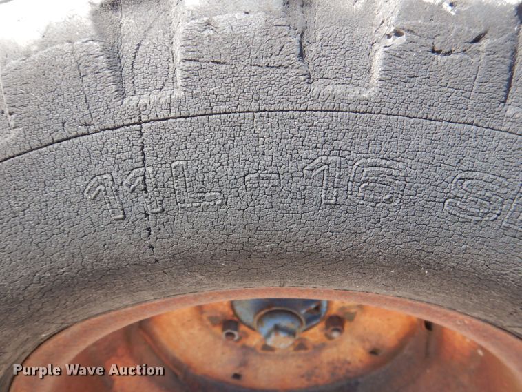 image for item DJ0388 1989 Ford 3910  tractor