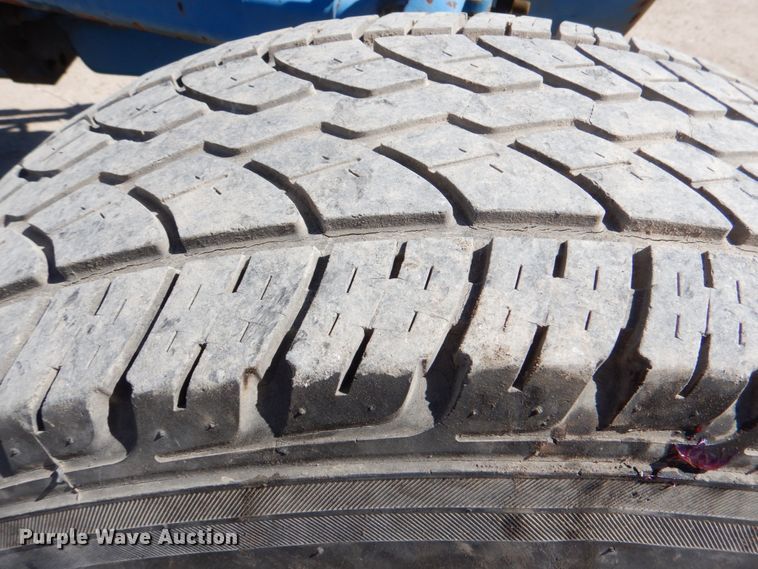 image for item DJ0388 1989 Ford 3910  tractor