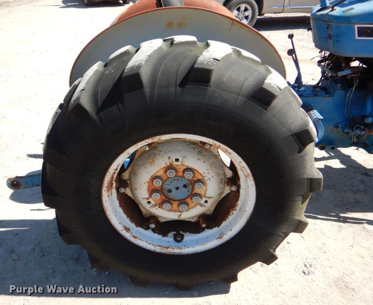 image for item DJ0388 1989 Ford 3910  tractor