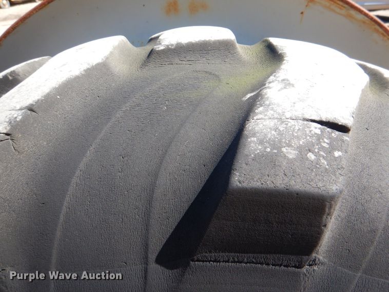 image for item DJ0388 1989 Ford 3910  tractor