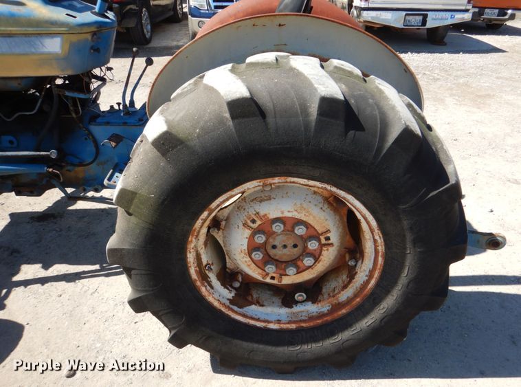 image for item DJ0388 1989 Ford 3910  tractor