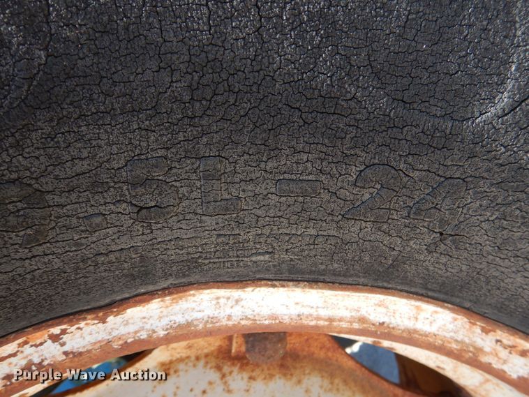 image for item DJ0388 1989 Ford 3910  tractor