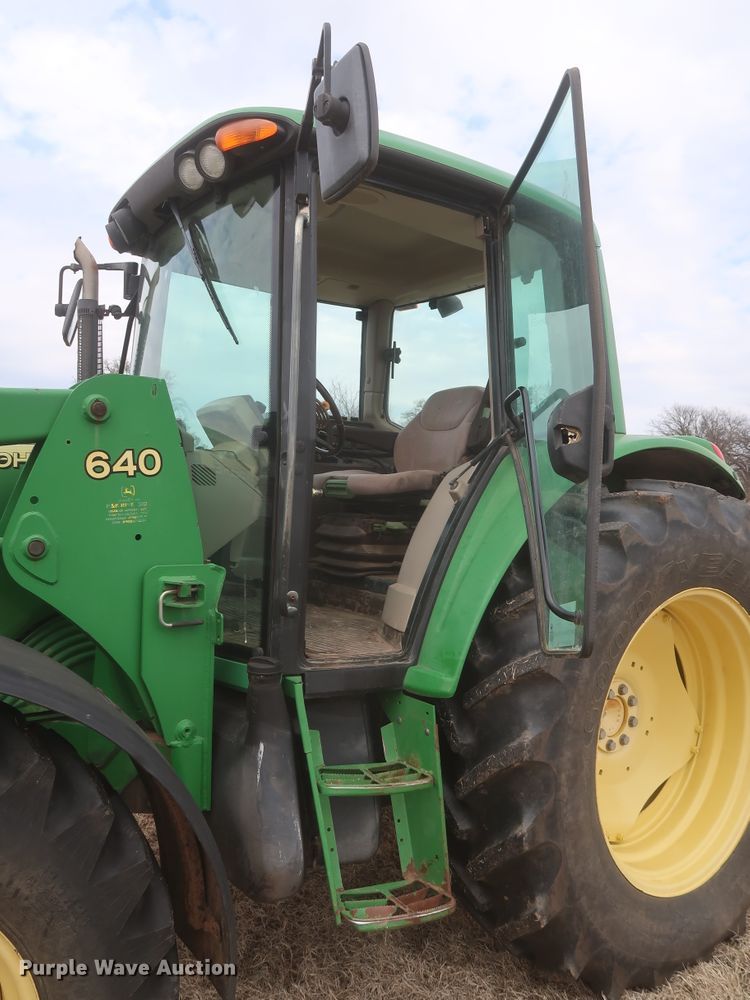 image for item DJ1848 2004 John Deere 6420  MFWD tractor