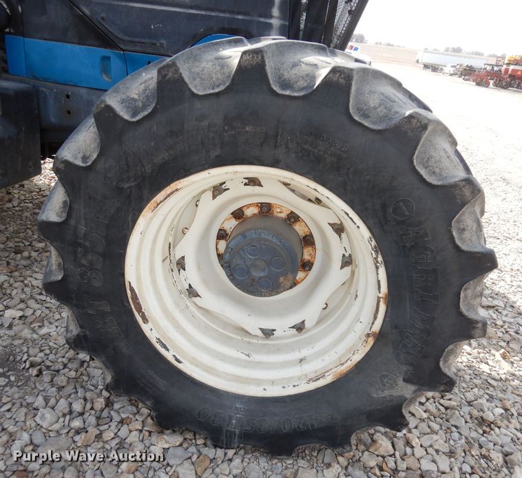 image for item DJ2864 1994 Ford 8970  MFWD tractor