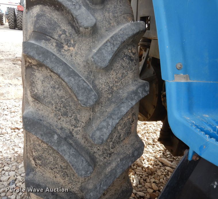 image for item DJ2864 1994 Ford 8970  MFWD tractor