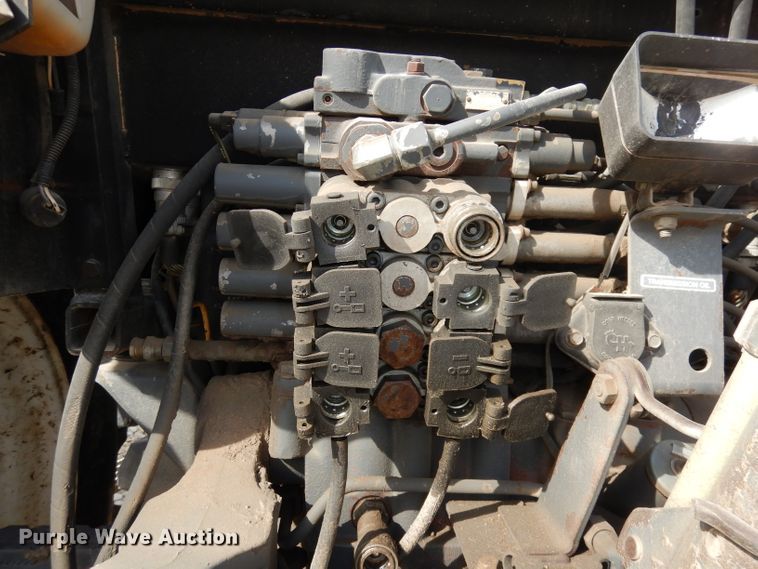 image for item DJ2864 1994 Ford 8970  MFWD tractor