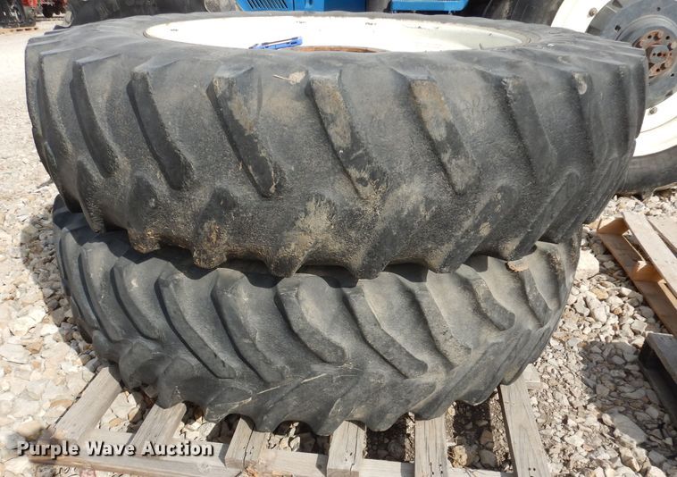 image for item DJ2864 1994 Ford 8970  MFWD tractor