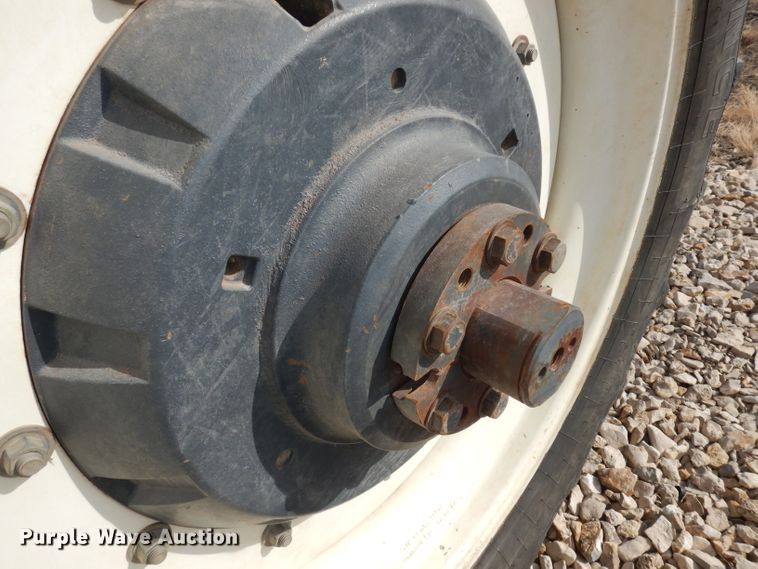 image for item DJ2864 1994 Ford 8970  MFWD tractor