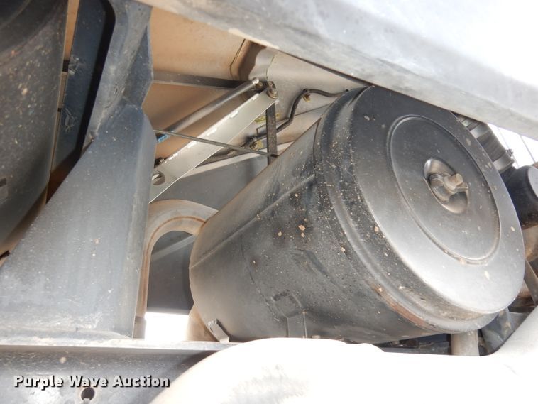 image for item DJ2864 1994 Ford 8970  MFWD tractor