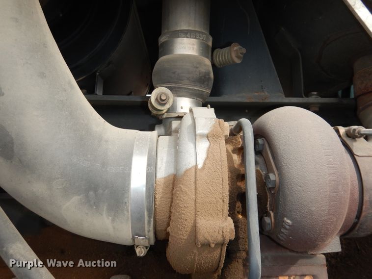 image for item DJ2864 1994 Ford 8970  MFWD tractor