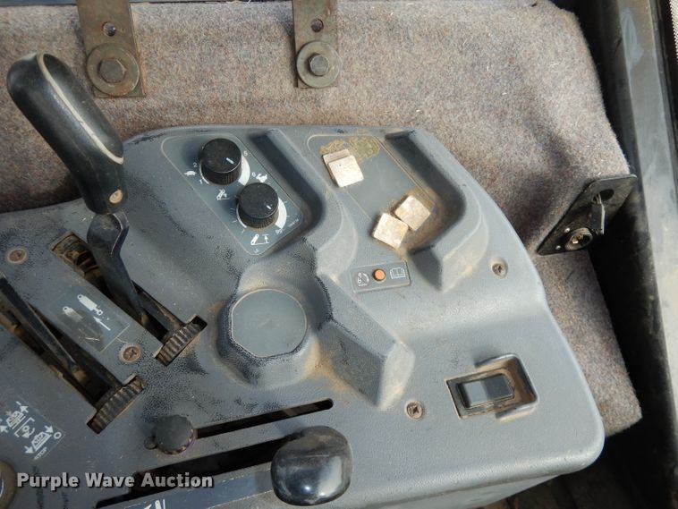 image for item DJ2864 1994 Ford 8970  MFWD tractor