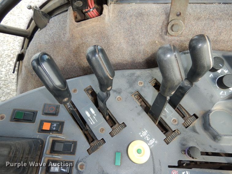 image for item DJ2864 1994 Ford 8970  MFWD tractor