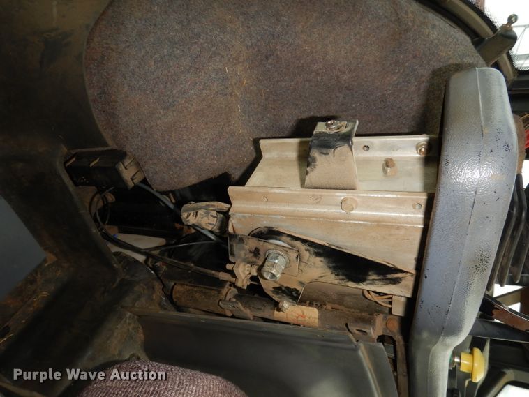 image for item DJ2864 1994 Ford 8970  MFWD tractor