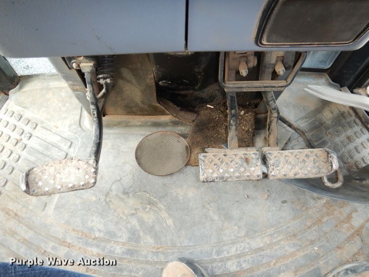 image for item DJ2864 1994 Ford 8970  MFWD tractor