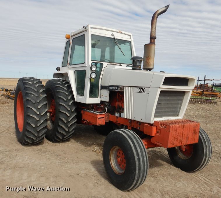 image for item DJ4950 1976 Case 1370  tractor