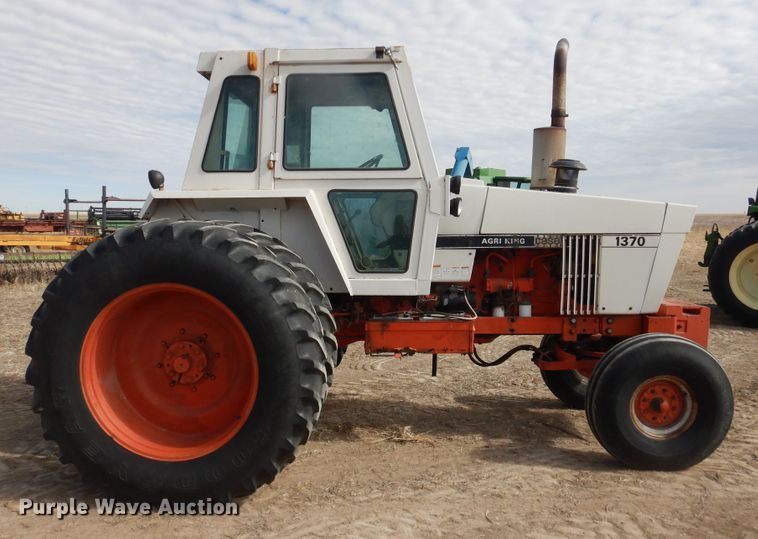 image for item DJ4950 1976 Case 1370  tractor