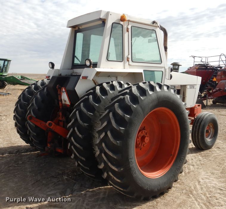 image for item DJ4950 1976 Case 1370  tractor