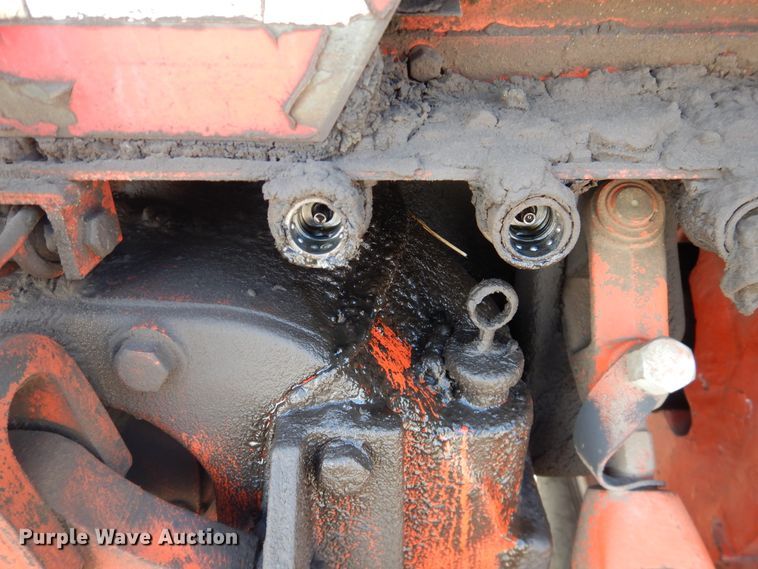 image for item DJ4950 1976 Case 1370  tractor