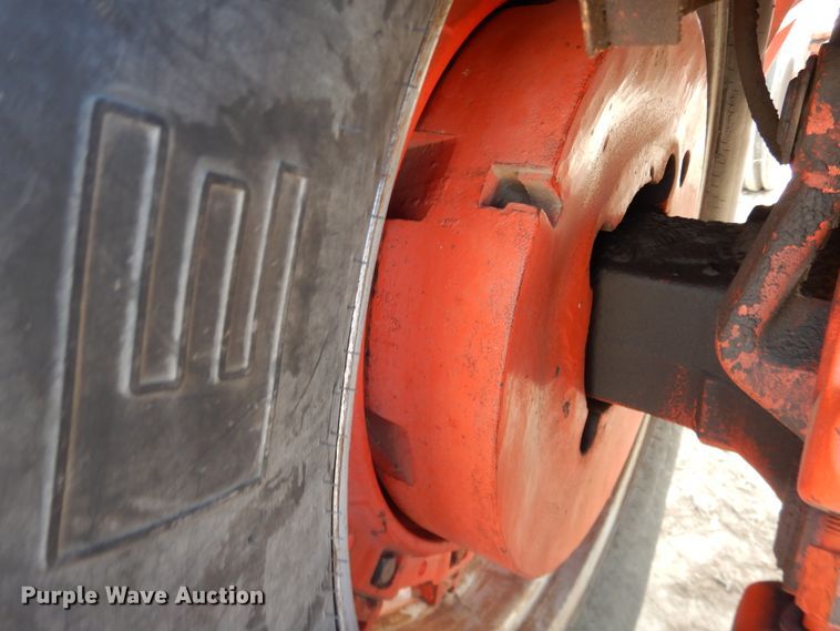 image for item DJ4950 1976 Case 1370  tractor