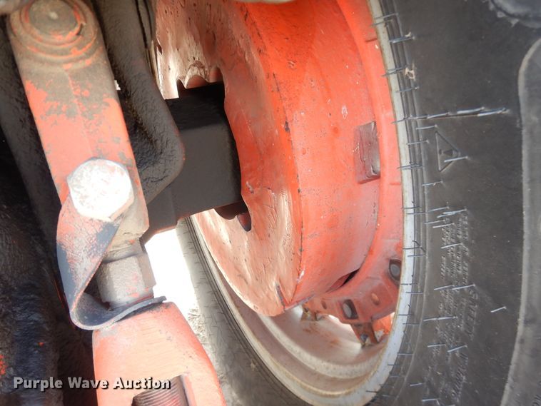 image for item DJ4950 1976 Case 1370  tractor