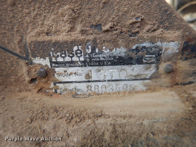 image for item DJ4950 1976 Case 1370  tractor