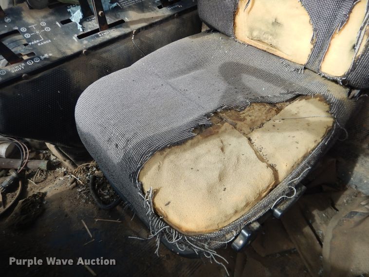 image for item DJ4950 1976 Case 1370  tractor